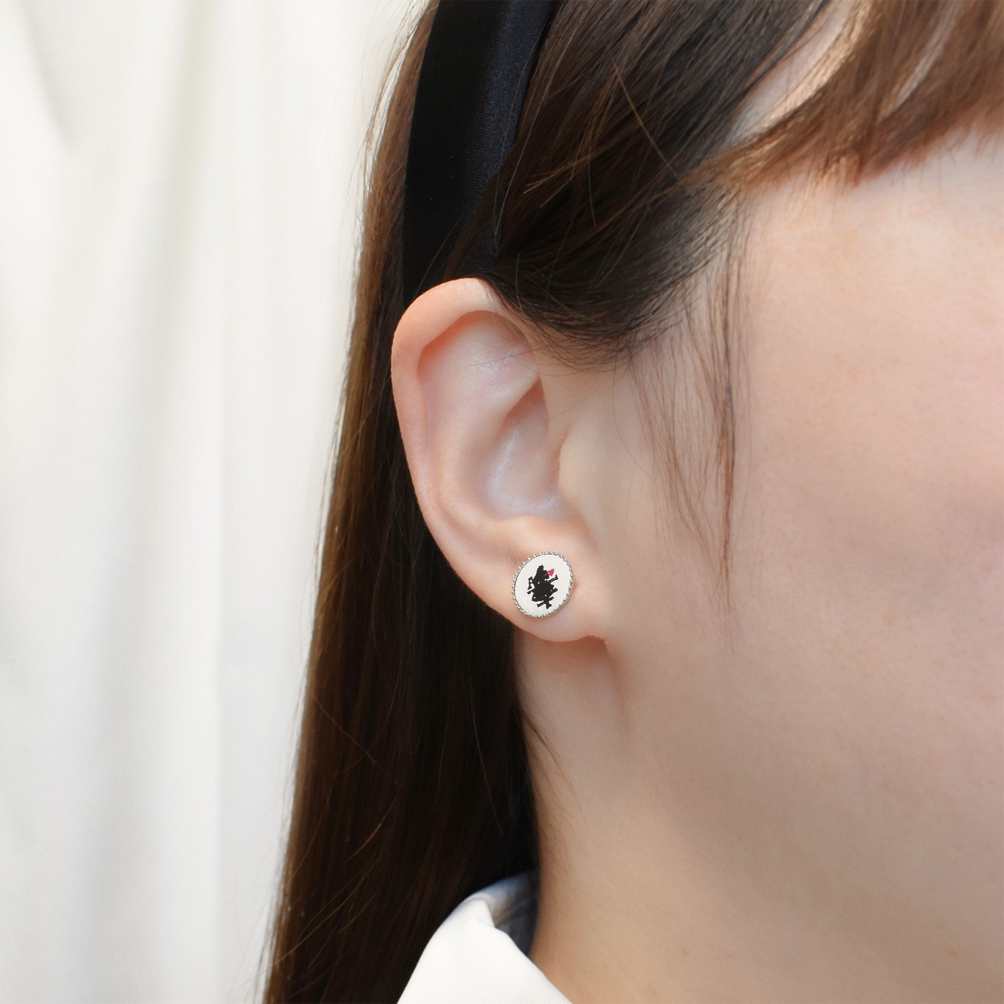 樹脂ポスト 不思議の国のアリスモチーフピアス(Aタイプ) – JOSS DROPS