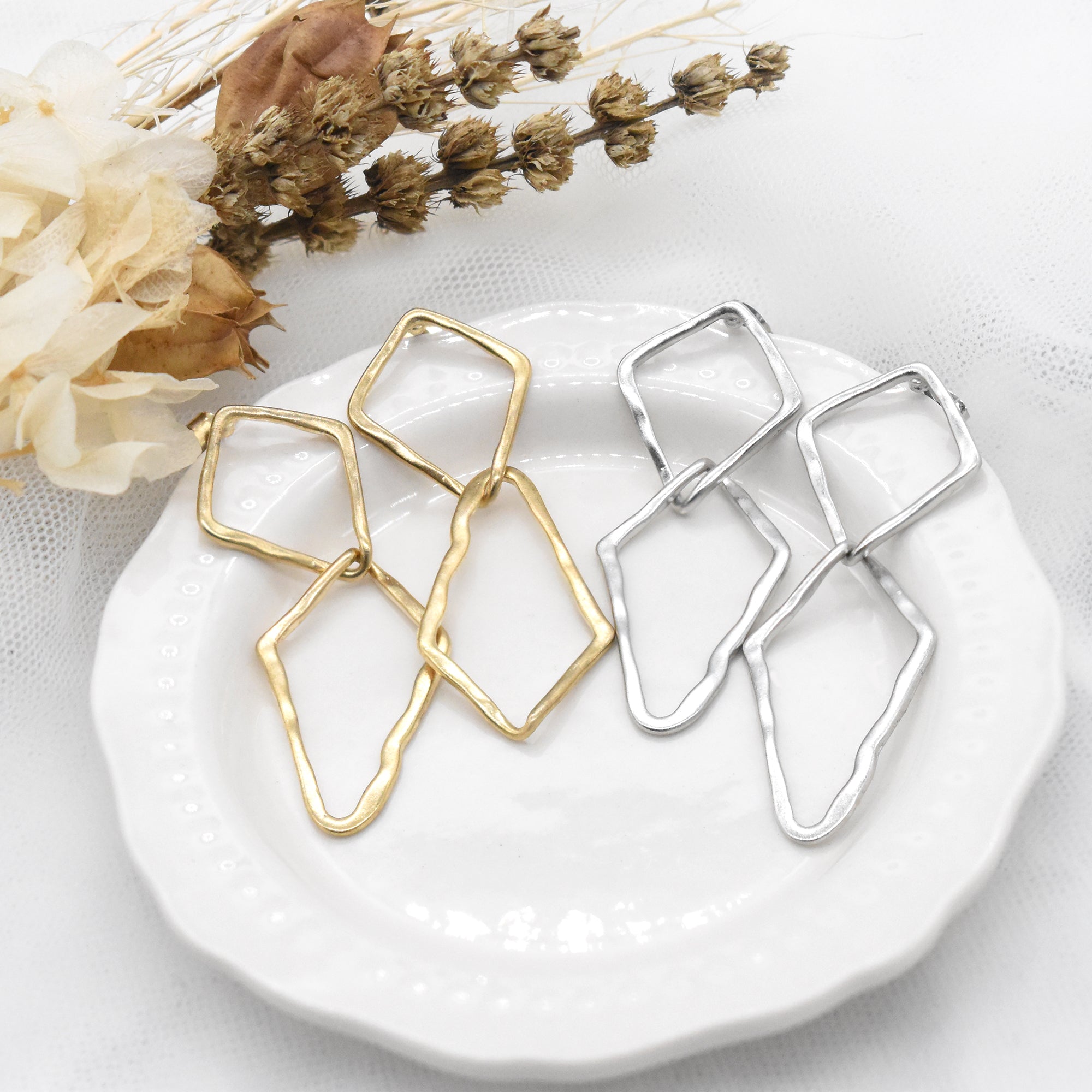 変形ワイヤー ひし形ピアス – JOSS DROPS 変形ワイヤー ひし形ピアス – JOSS DROPS